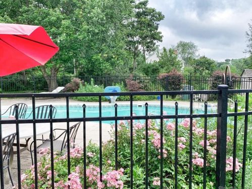 7 Orchard Farms Rd, Colchester CT  06415-2623 exterior