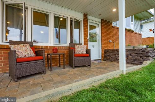 2107 Armour Dr, Wilmington, DE 19808-5303