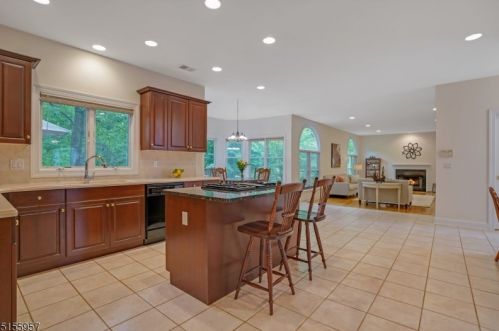 8 Forest View Dr, Martinsville NJ  08836-2039 exterior