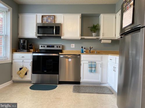 3063 Tecumseh Ct, Woodbridge VA  22192-1827 exterior