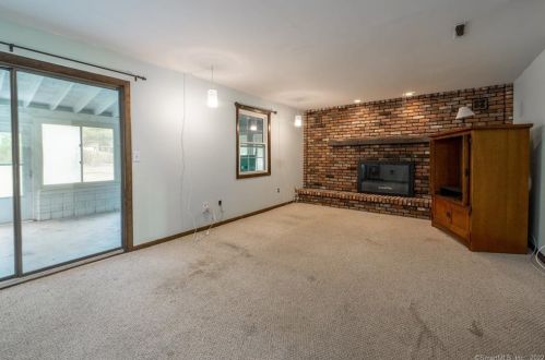 15 Independence Ln, North Haven CT  06473-1517 exterior