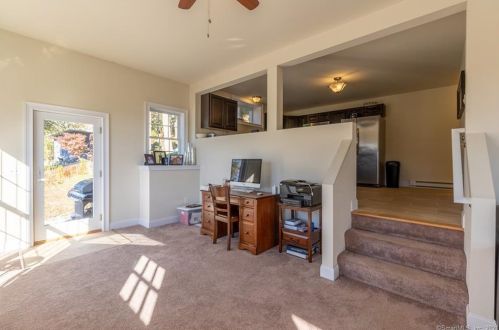 611 Military Hwy, Groton CT 06340-2468 exterior