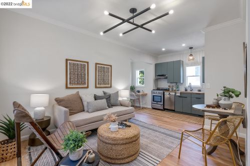 5937 Fremont St, Oakland CA 94608-2217 exterior