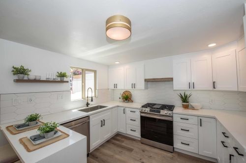 1704 Ebers St, San Diego CA  92107-3504 exterior