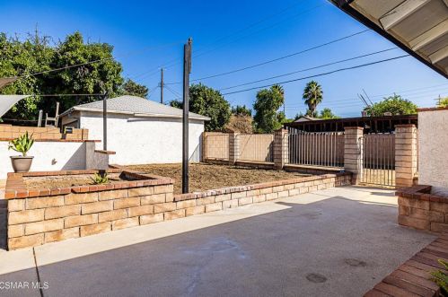7662 Paso Robles Ave, Van Nuys CA  91406-2141 exterior