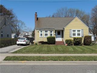 10 Bailey Dr, East Massapequa, NY 11758-3601