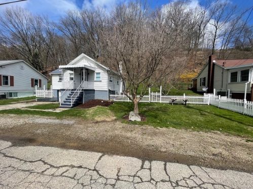 1119 Wills Ave, New Kensington PA  15068-3830 exterior