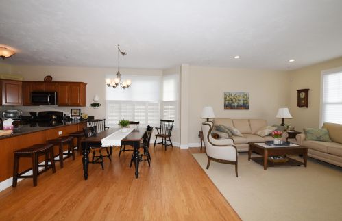 4 Chadwick Ct, Mashpee MA exterior