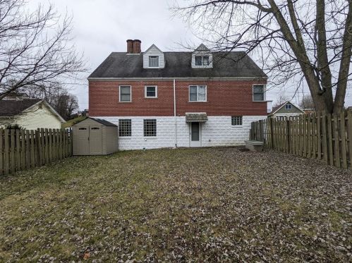 6 Yale St, Jeannette, PA 15644-3077
