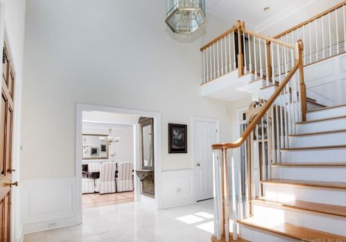 64 Canterbury Ln, Ridgefield, CT 06877-1102