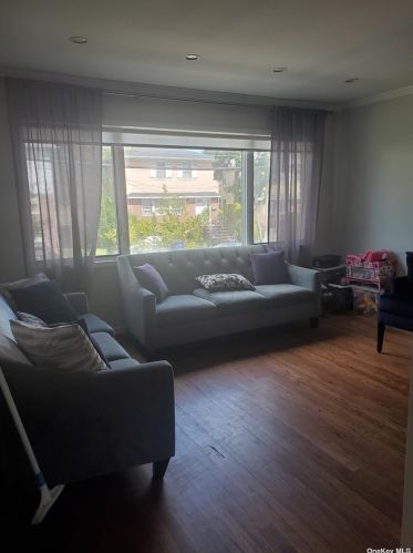 623 Beach 8th St, Far Rockaway, NY 11691-5201