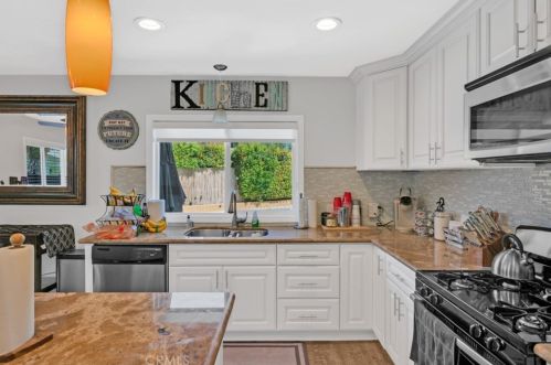 216 Russell Ave, Fullerton CA  92833-2437 exterior