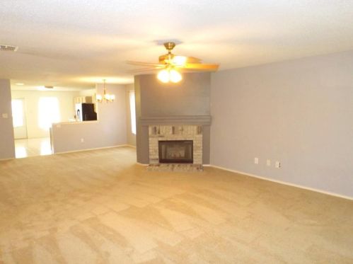 8713 Swan Park Dr, Denton, TX 76210-0836