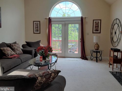 165 Carriage Ct, Harleysville, PA 19438-1747