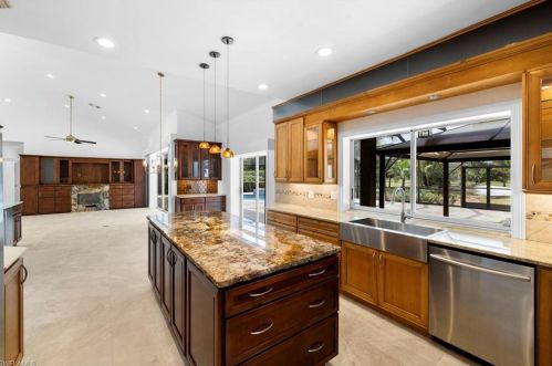 2291 Oakes Blvd, Naples FL  34119-1371 exterior