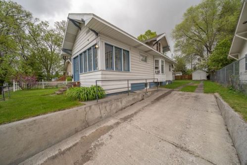 574 J St, Idaho Falls, ID 83402-2828