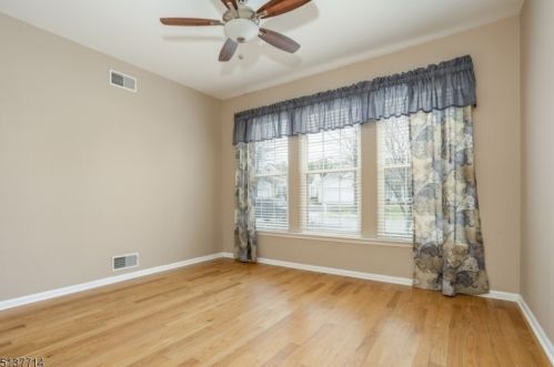 65 Kensington Cir, Belvidere NJ  07823-1700 exterior