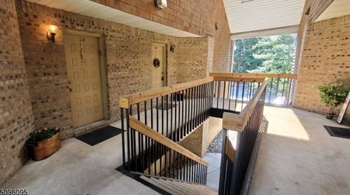11 Tulip Cres, West Paterson, NJ 07424-1670