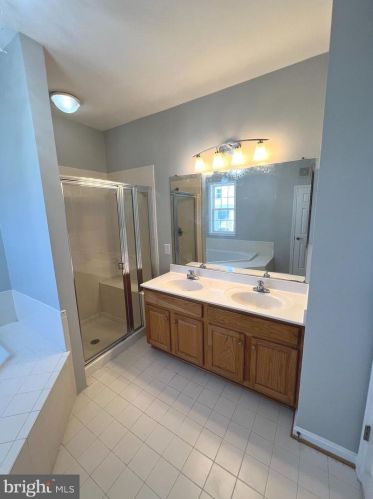 14506 Kylewood Way, Gainesville VA  20155-6233 exterior