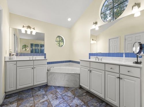 1050 31 Ave, Vero Beach FL 32960-4096 exterior