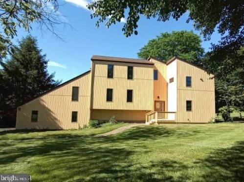 7 Waldron Ln, Flemington NJ  08822-1904 exterior