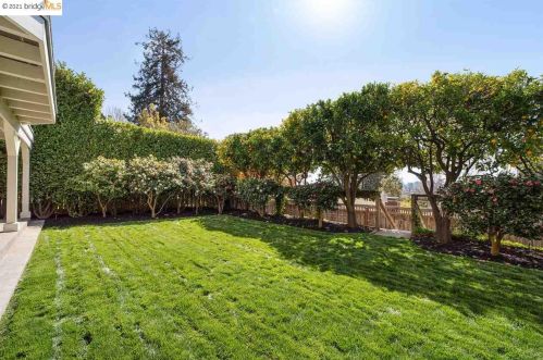 303 Hillside Ave, Oakland CA  94611-4013 exterior