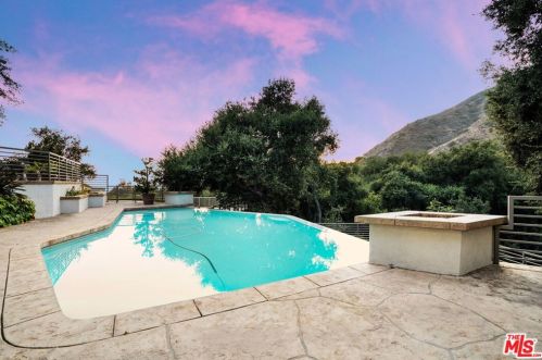 665 Oak Crest Dr, Sierra Madre, CA 91024-1130