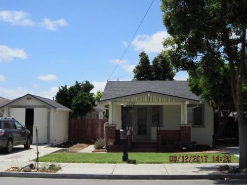 1000 Powell St, Hollister, CA 95023-4702
