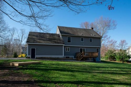 14 Carriage Dr, East Hampton, CT 06424-1878