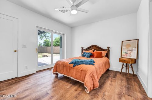 1111 Bethany Home Rd, Phoenix AZ  85014-2229 exterior