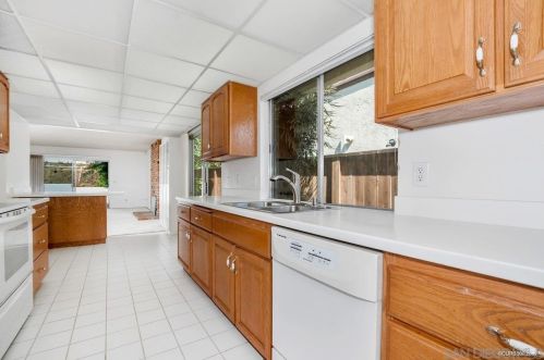 3130 Erie St, San Diego, CA 92117-6148