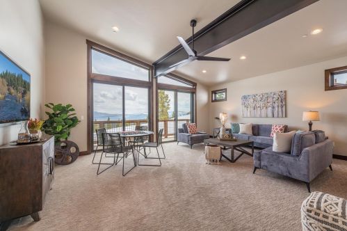 13701 Ski Slope Way, Truckee CA  96161-6605 exterior