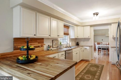 5550 Wide Oak Ct, Woodbridge VA  22192-6036 exterior