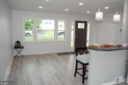 2065 Geoffrey Dr, Willow Grove PA  19090-2217 exterior