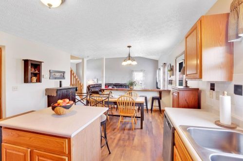 1565 Roscommon Dr, Pataskala OH  43062-7018 exterior