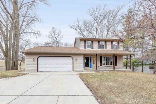 330 Alpine Dr, Green Bay, WI 54302-4906