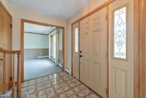 49 Whitewood Dr, Greystone Park, NJ 07950-3333
