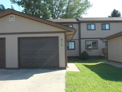 810 14th St, Jamestown ND  58401-2829 exterior