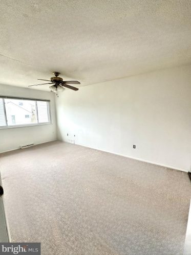 504 Freedom Cir, Harleysville PA  19438-3946 exterior