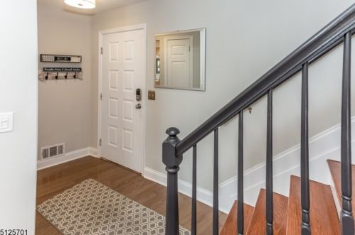 291 Riveredge Dr, Chatham Township NJ  07928-3104 exterior