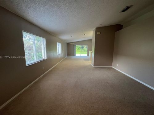 2359 102nd Ave, Hollywood, FL 33025-6512
