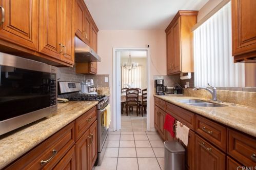 2125 Adriatic Ave, Long Beach CA 90810-3573 exterior