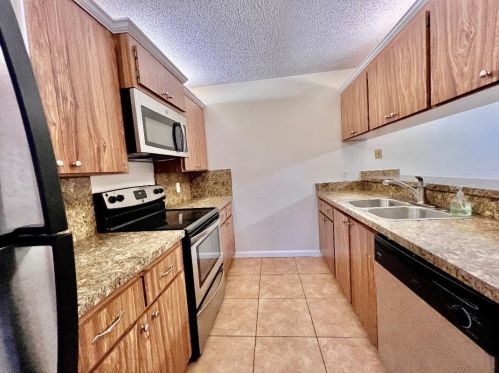 2719 27th Way, West Palm Beach, FL 33407-6707