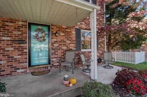 9 Trine Ave, Mount Holly Springs, PA 17065-1144