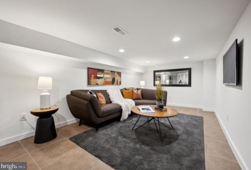 2037 Locust St, Philadelphia PA  19103-5613 exterior