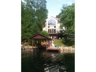 6850 Grey Wolf Dr, Nineveh, IN 46164-9156