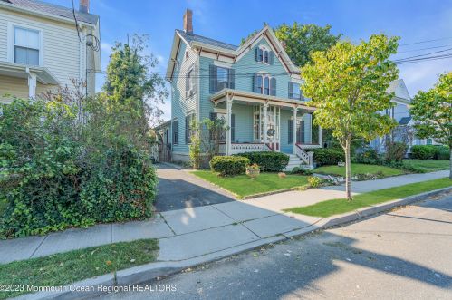 54 Washington St, Tinton Falls, NJ 07701-1838