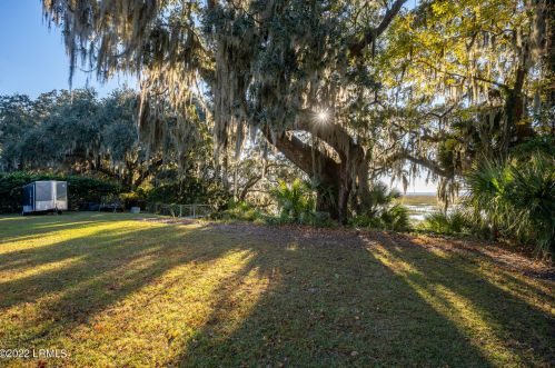 700 Sunset Cir, Beaufort SC  29906-9426 exterior