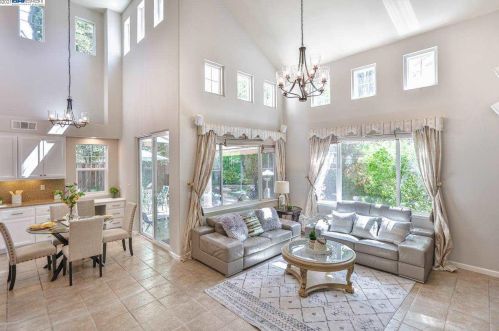 330 Langton Ct, San Ramon CA  94582-4692 exterior