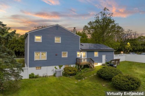 60 Schoolhouse Ln, East Brunswick NJ  08816-1251 exterior